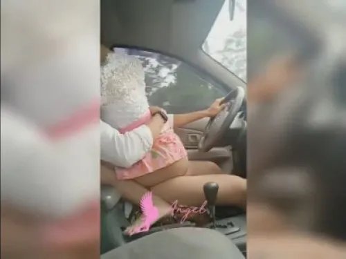 Baju Adat Bali Main Di Mobil